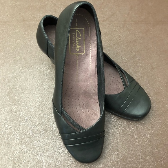 Clark’s Women’s Shoes - Picture 4 of 5